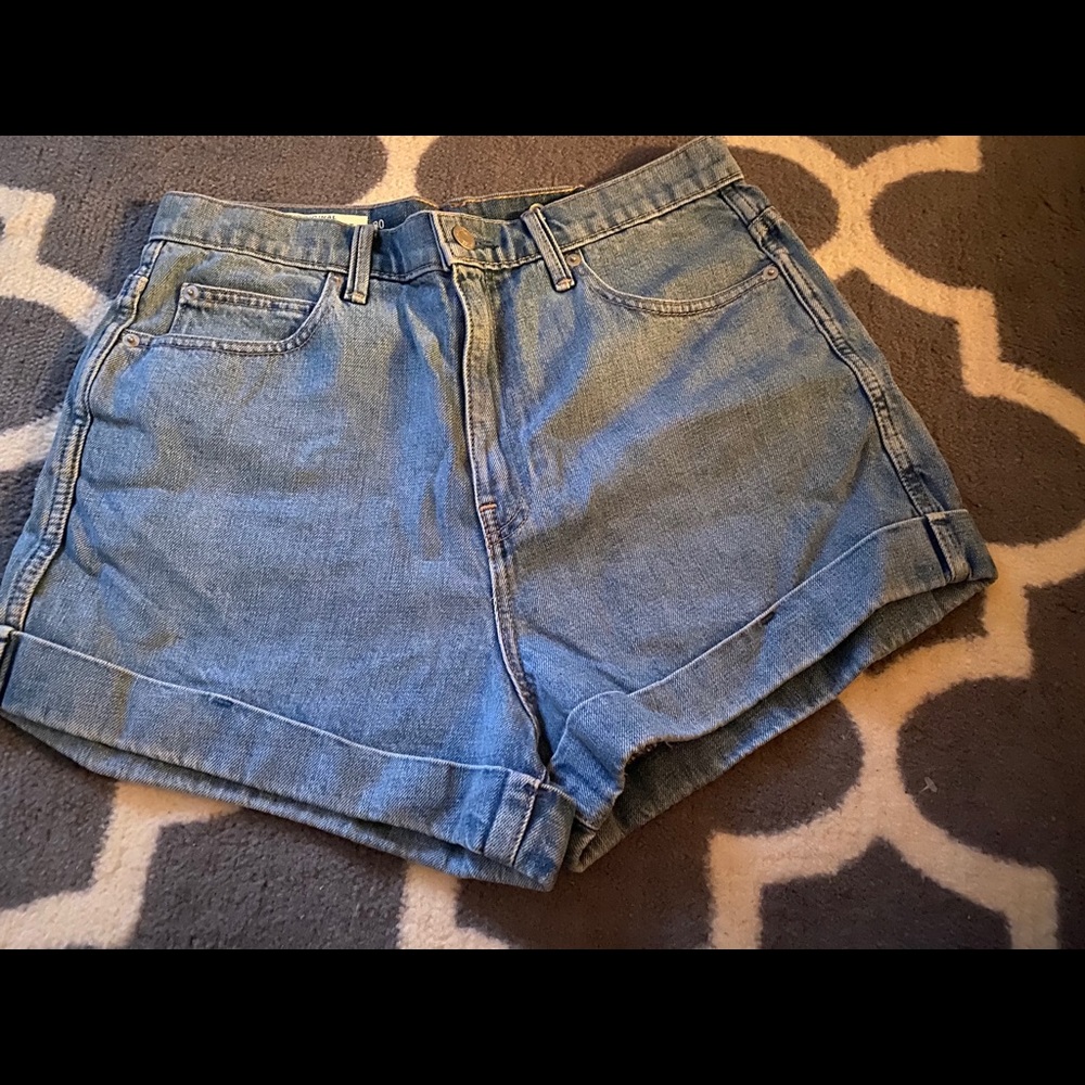 GAP denim short in size 30